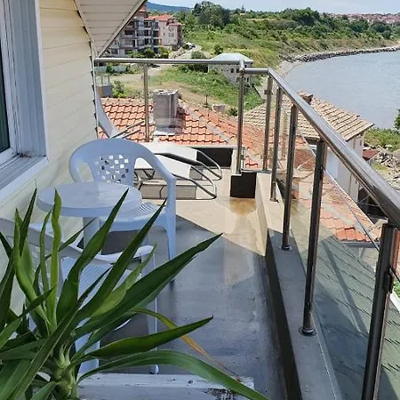 Apartament Penthouse Perla, Vasiliko