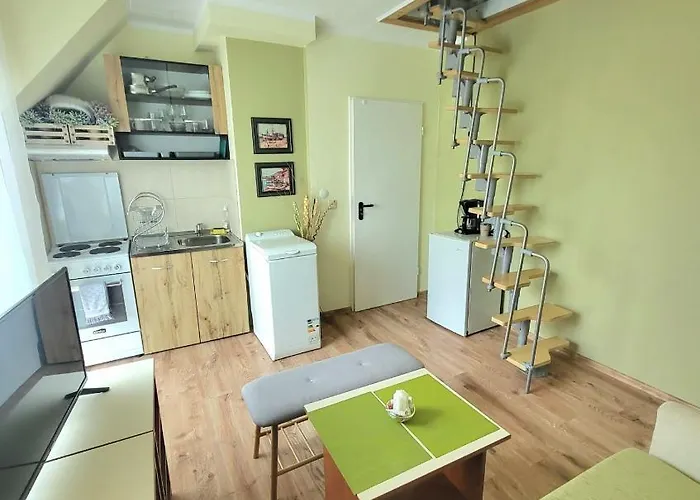 Penthouse Perla, Vasiliko *