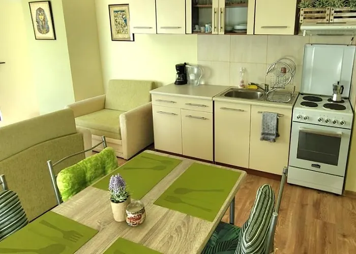 Penthouse Perla, Vasiliko *