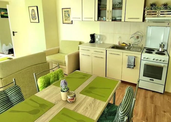 Penthouse Perla, Vasiliko *